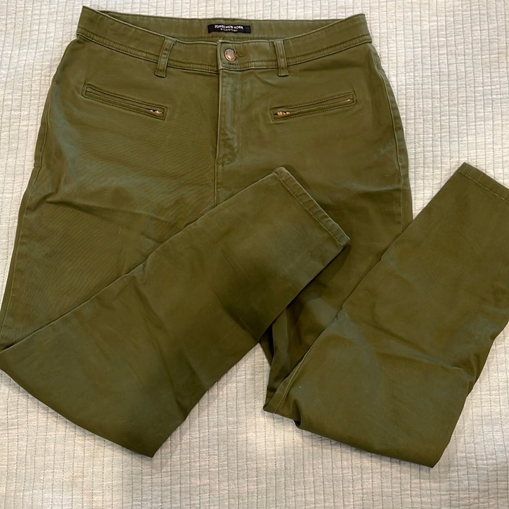 Jones New York Signature Womens skinny Jean Olive New no tags size 10